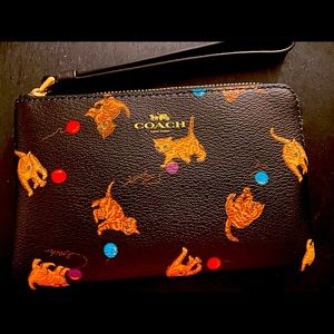 BNWT Coach Cat Print Corner Zip Wristlet